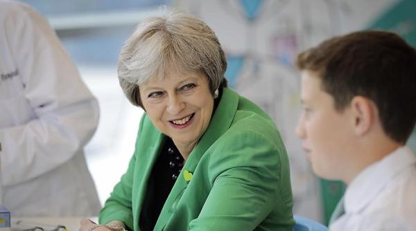 Scenarii pentru Marea Britanie. Premierul May, apel către UE