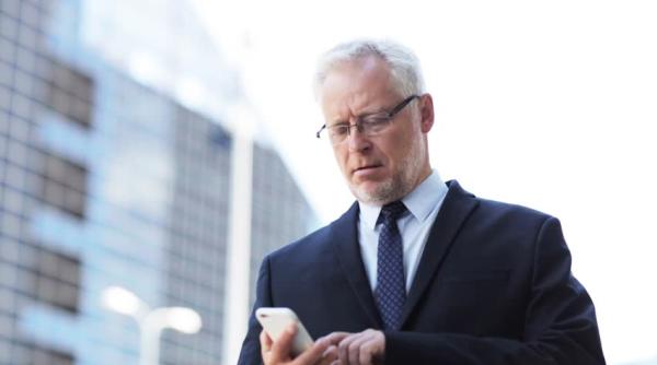 Unele companii vor fi obligate să angajeze pensionari. Sancţiuni uriaşe