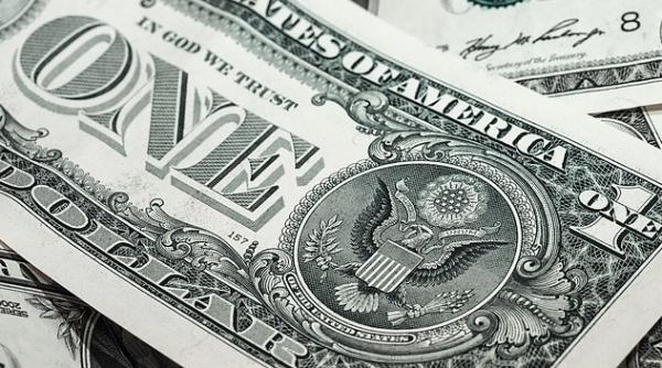 Curs valutar. Leul a câştigat teren în faţa dolarului 