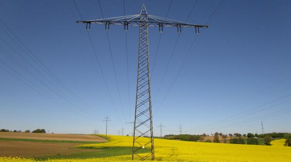 Crește prețul la energia electrică. Ce vrea să facă ministerul