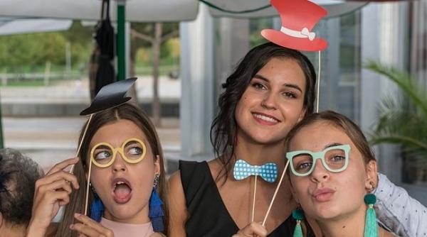 Burse și granturi pentru a-i aduce acasă pe cei plecați în străinătate