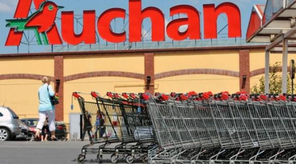 Auchan a vândut în Polonia borsete cu svastici naziste