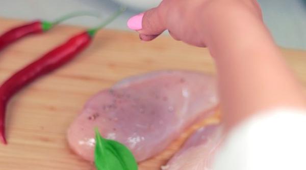 Salmonella, într-un lot de carne de pui. Unde s-a găsit 