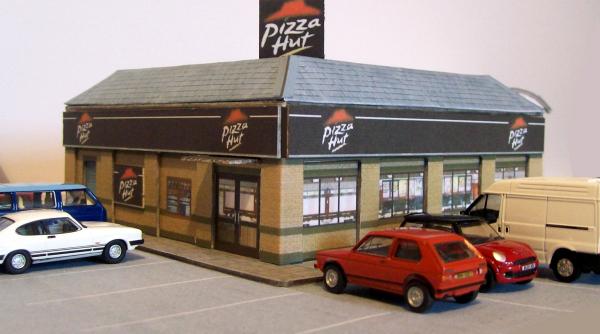 Trei celebre fast-food-uri din România anunță interzicerea unui produs