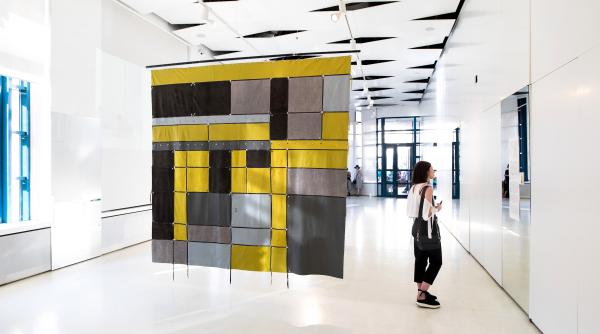 Un designer român a primit finanțare de 60.000 de euro pentru un obiect inedit