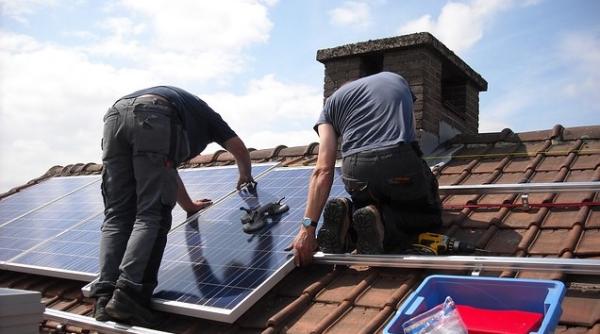 Bani pentru panouri solare. Ce documente trebuie să depună românii