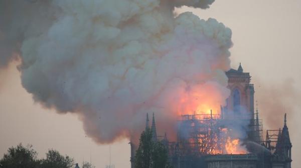  Notre Dame din Paris: Catedrala nu poate fi salvată?
