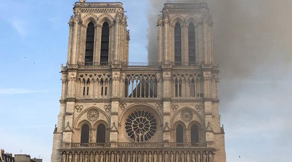 Catedrala Notre-Dame: Tezaurul din interior mistuit de flăcări VIDEO