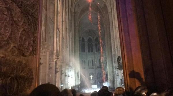 Incendiu Notre-Dame. Milioane de euro pentru reconstrucția Catedralei VIDEO