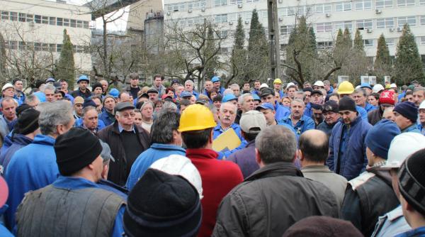 Protestul spontan al lucrătorilor de la Mintia, oprit cu un telefon