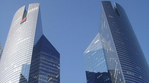 Marile companii franceze, asediate de ecologiști. Protest de amploare la Paris