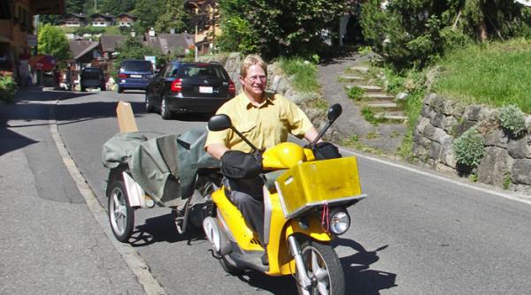 Românii vor putea lucra în țara în care un poștaș câștigă 4.800 de euro pe lună