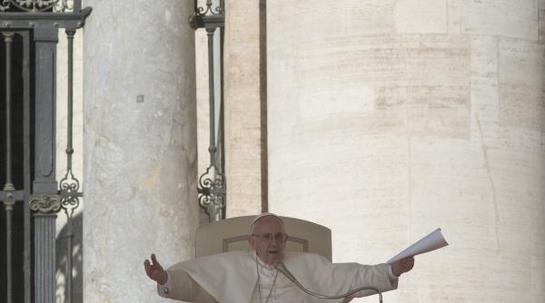 Ou de ciocolată de 20 de kg, donat de Papa Francisc