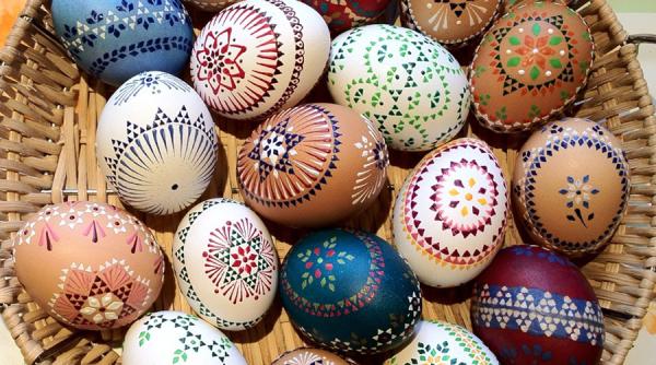 Joia Mare. Tradiții - Vopsirea ouălor de Paști