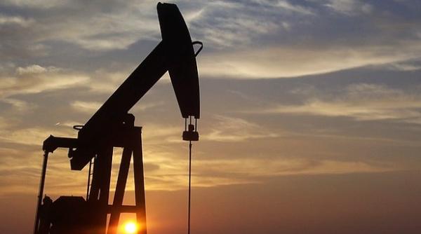 Războiul petrolului. Trump și Putin se bat în declarații. Efecte inevitabile