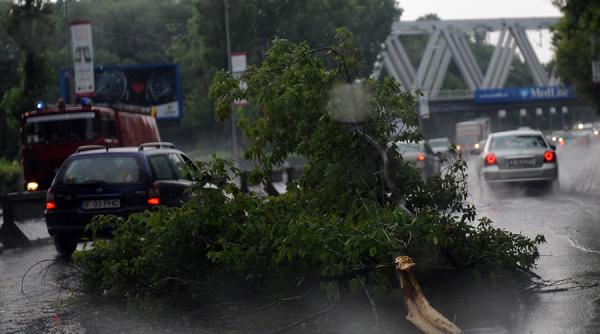 Cod galben de vânt puternic în Capitală și 18 județe