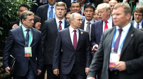 Donald Trump și Vladimir Putin, discuție telefonică pe tema venezueleană