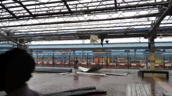 Ciclonul Fani a ucis câteva zeci de oameni iar sute de mii au rămas pe drumuri