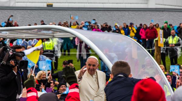 Papa Francisc și-a început vizita în Bulgaria