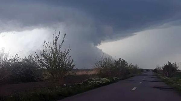 În timp ce România e lovită de tornade, în Ungaria ninge
