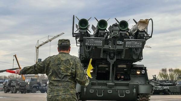 Defilare în Piața Roșie. Armata rusă pregătește cele mai sofisticate arme GALERIE FOTO