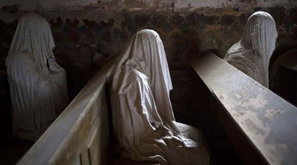 Altfel de biserică! Treci pragul și rămâi înmărmurit! GALERIE FOTO