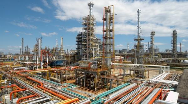 Industriile extractivă şi prelucrătoare au săltat afacerile din trimestru 1