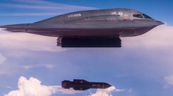 Prăpăd! Când un bombardier american aruncă bombe VIDEO