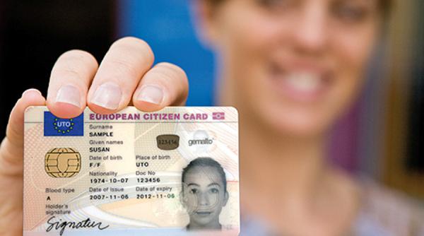 Românii vor putea alege între două tipuri de cărți de identitate