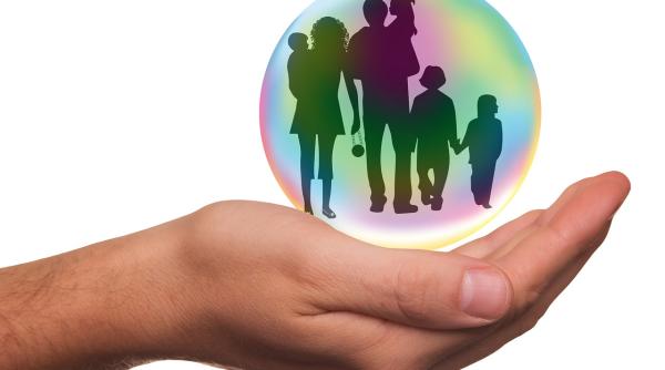 Familia Benetton majorează participația la compania de asigurări Generali