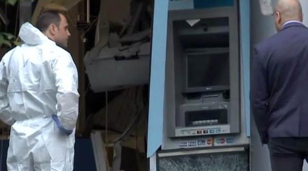 Sumă considerabilă, sustrasă din bancomatul explodat