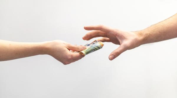 Teodorovici se uită la banii românilor din diaspora. De ce