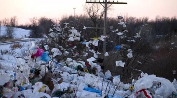 Câmpul cu plastic din Croația, imaginile dezastrului ecologic produs de oameni VIDEO