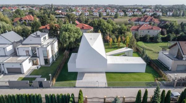 Terasa care se mișcă după Soare. Ideea unui arhitect FOTO VIDEO