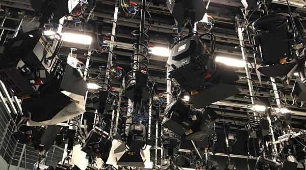 Continuă mișcările majore pe piața televiziunilor. Industria se reașează