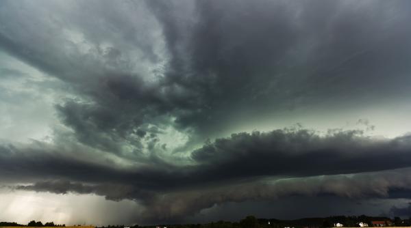 METEO. Cod galben de vreme severă în 30 de județe