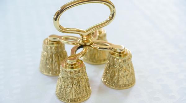 Vizita Papei Francisc. Cum arată odăjdiile și obiectele de cult folosite la Șumuleu Ciuc