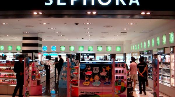 Sephora închide miercuri toate magazinele din SUA