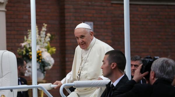 Cum a oprit Daea grindina pentru Papa Francisc. S-au tras 1000 de rachete