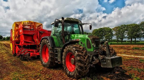 Importăm tractoare de sute de milioane de euro. Ce se întâmplă cu tractorul românesc