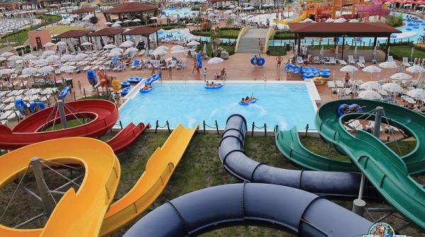 Bucureștenii pot ajunge ușor la parcul acvatic de distracții Divertiland