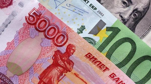 Rusia vrea să renunțe la dolar în comerțul cu UE. Ce a făcut