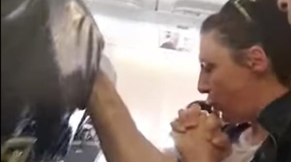 Moment de coșmar într-o cursă aeriană, filmat de un pasager VIDEO