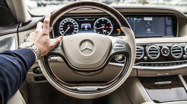 Daimler recheamă 60.000 de vehicule Mercedes Benz