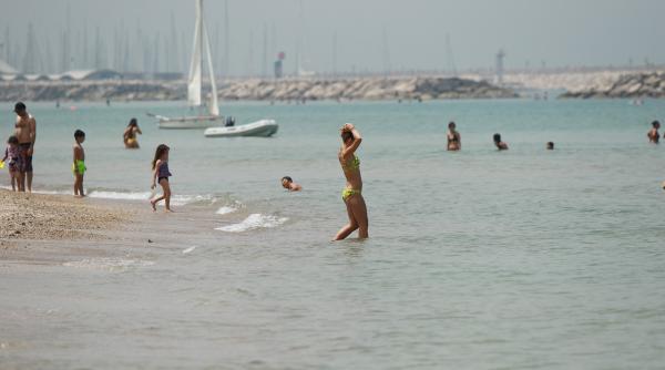 Recomandările medicilor pentru zilele caniculare. Care sunt riscurile