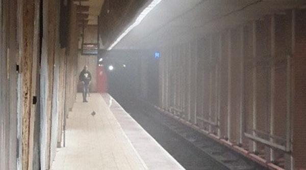 Panică la metrou. Stația Eroilor, invadată de un nor gros de praf