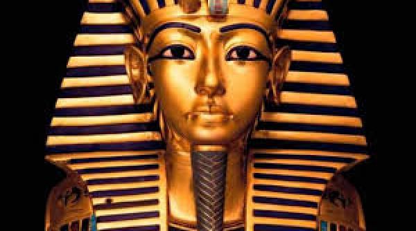 Statuia lui Tutankhamon a iscat un scandal la nivel mondial