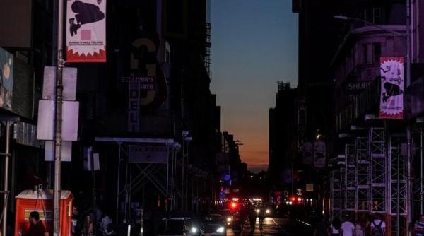 Mii de new-yorkezi au bâjbâit pe întuneric. Pană de curent în Manhattan