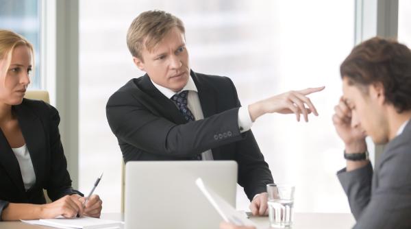 UniCredit pregătește concedieri masive. Cine susține acest lucru