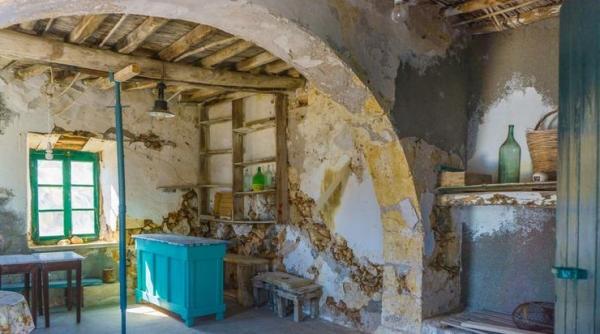 Primești 18.000 de euro dacă te muți pe această insulă de vis FOTO